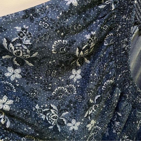 Torrid~Tiered Chambray Blue Floral Smocked Short Sleeve Dress in size 4/4X or 26 - Picture 7 of 16